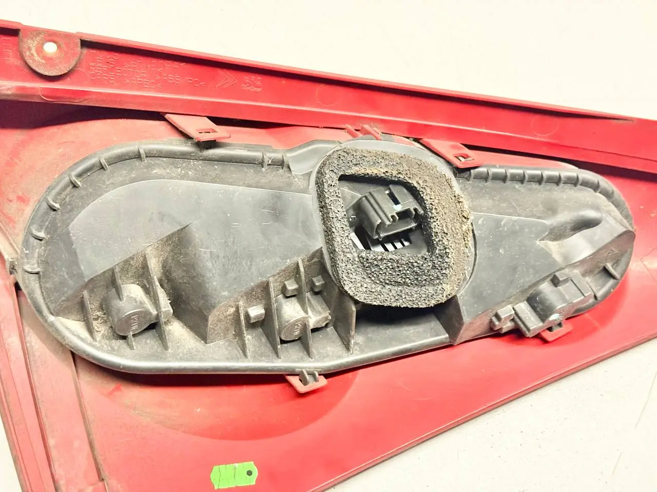 Heckleuchte links 6350X8 107 1.0L 2008 Peugeot 107 1.0L 2008 1111780012