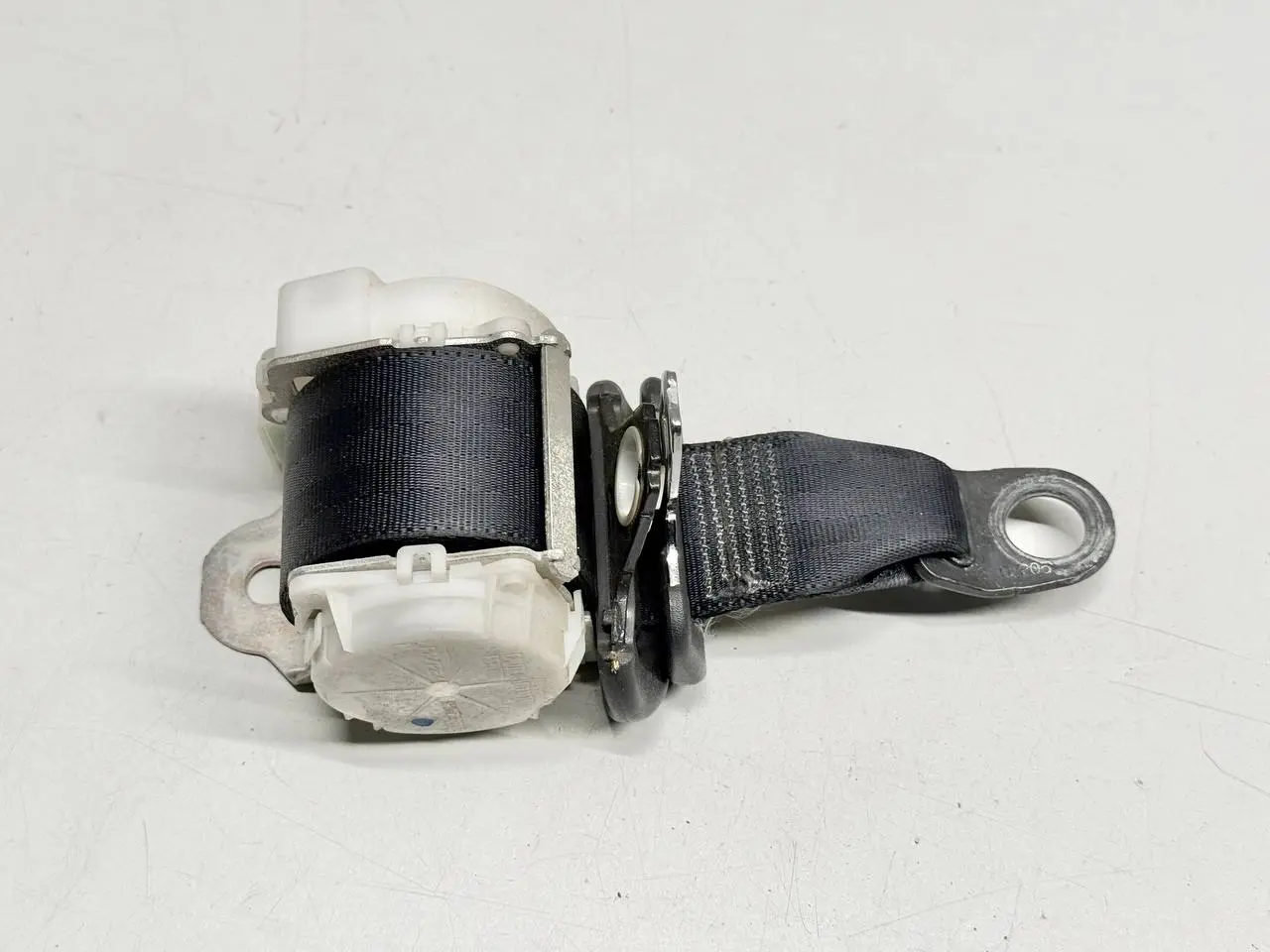 Dreipunkt-Sicherheitsgurt Sitzgurt für Aygo Peugeot 107 1.0L 2008 7P2200