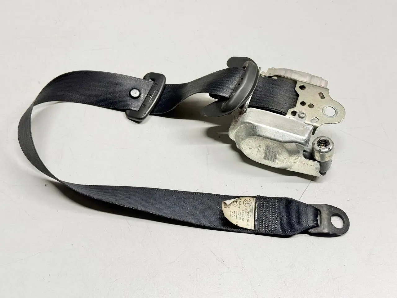 Sicherheitsgurt Gurtstraffer Dreipunktgurt vorne Peugeot 107 1.0L 2008 7P2170P