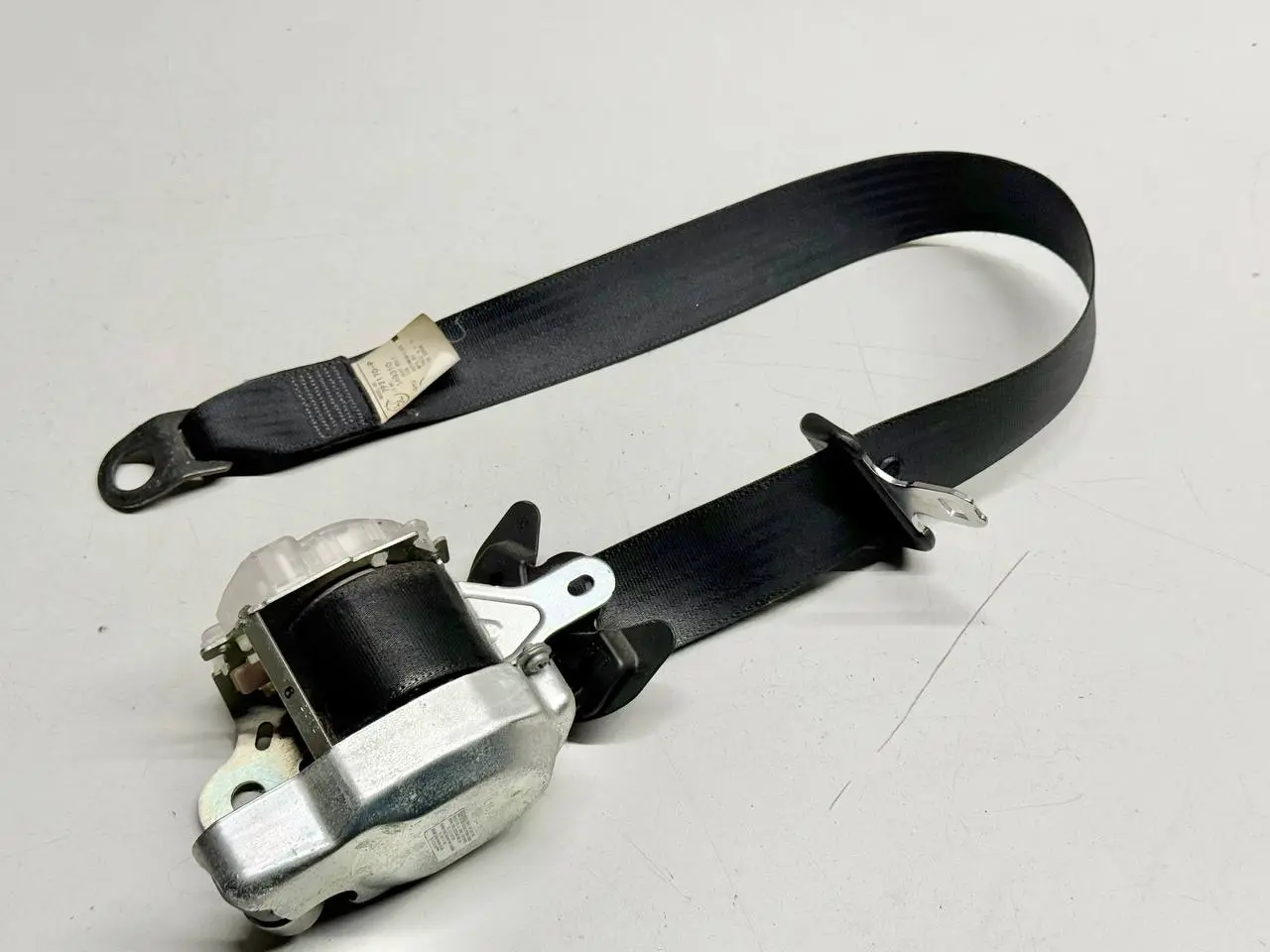 Sicherheitsgurt Gurtstraffer Dreipunktgurt vorne Peugeot 107 1.0L 2008 7P2170P