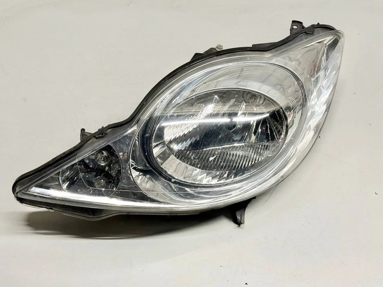 Scheinwerfer Hauptscheinwerfer Beleuchtungseinheit Peugeot 107 81170-0H030