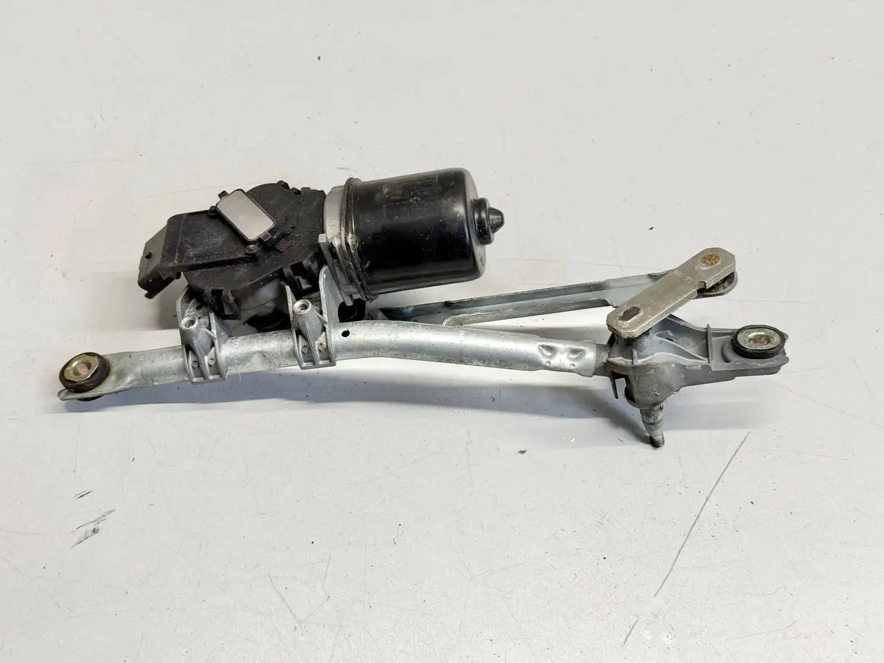 Wischermotor vorne Scheibenwischermotor Peugeot 107 1.0L 2008 53565002