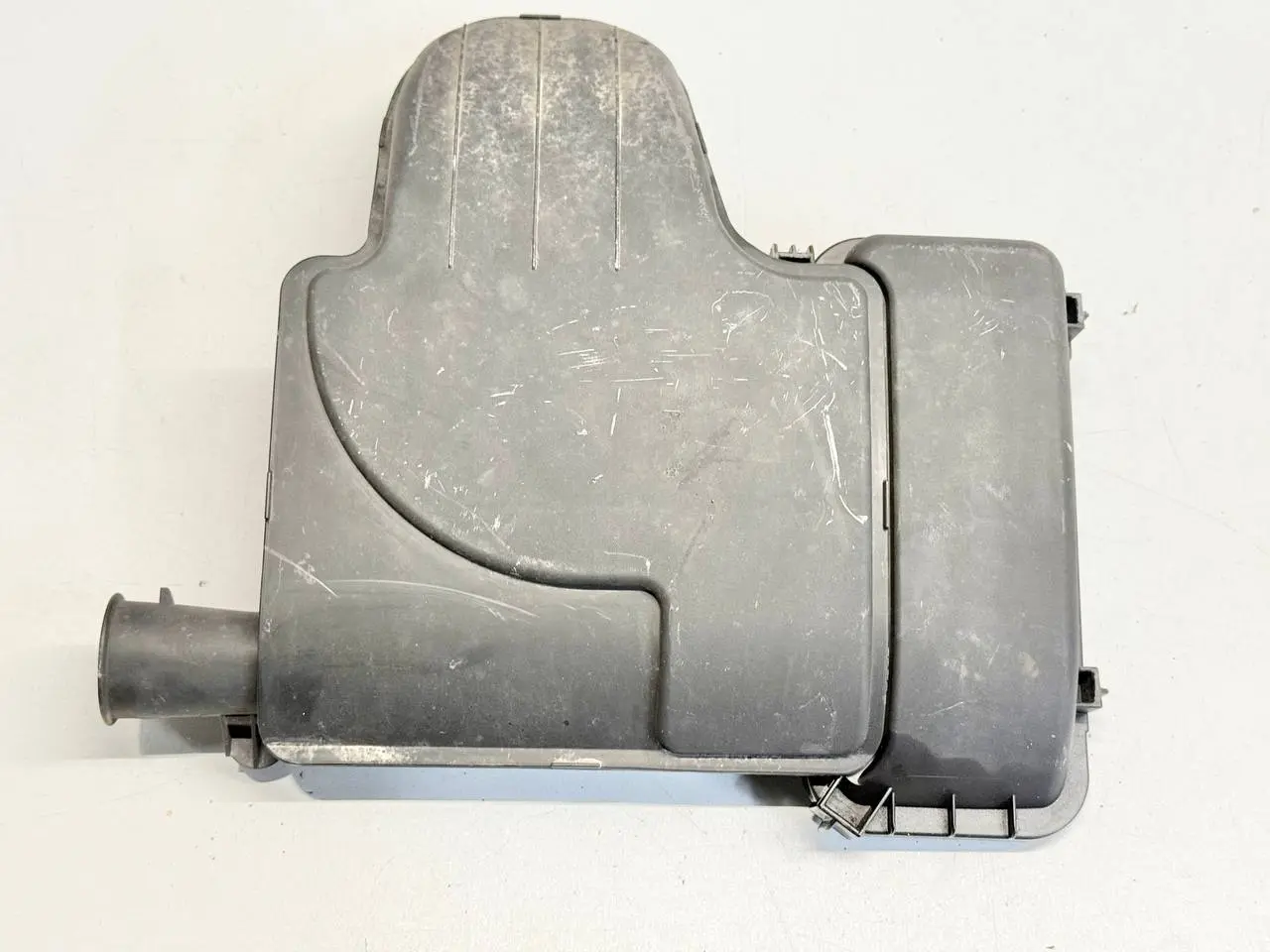 Luftfiltergehäuse, Luftfilterkasten Peugeot 107 1.0L 2008 177050Q010