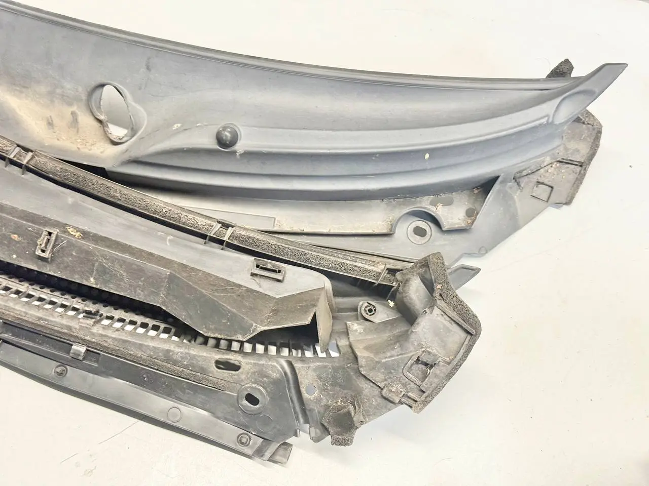 Windkasten Windlauf Wasserabweiser links Citroen Peugeot 107 1.0L 2008 MP5721