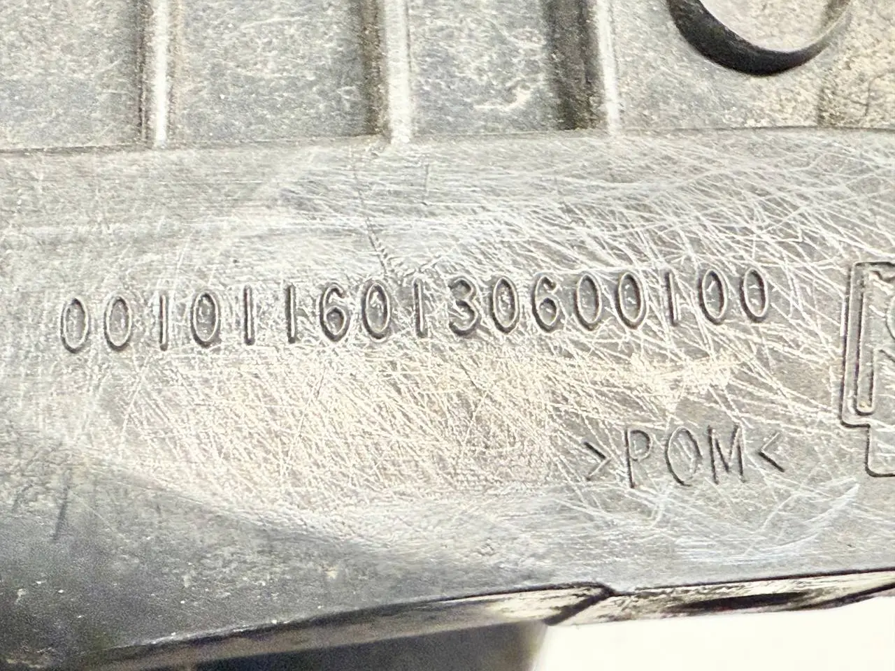 Stoßstange Halter vorn links Peugeot 107 1.0L 2008 00101160130600100