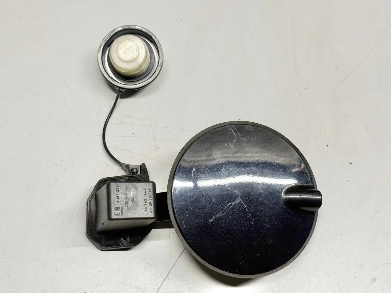 Tankklappe Tankdeckel Verschluss Corsa D 1.2L Opel Corsa-D 1.4L 2008 13183307