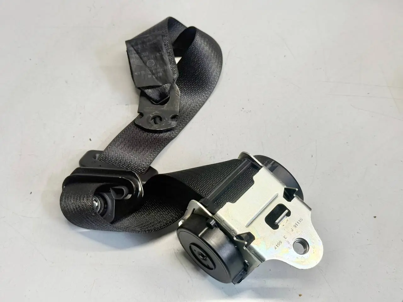 Sicherheitsgurt Gurt Anschnallgurt hinten links Opel Corsa-D 1.4L 2008 13290256