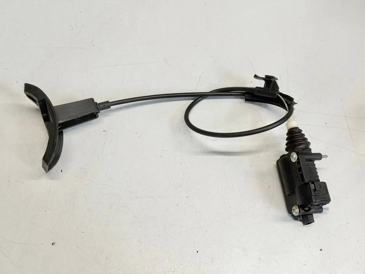 Verriegelung und Schlossfalle für Tankklappe Opel Corsa-D 1.4L 2008 13202396