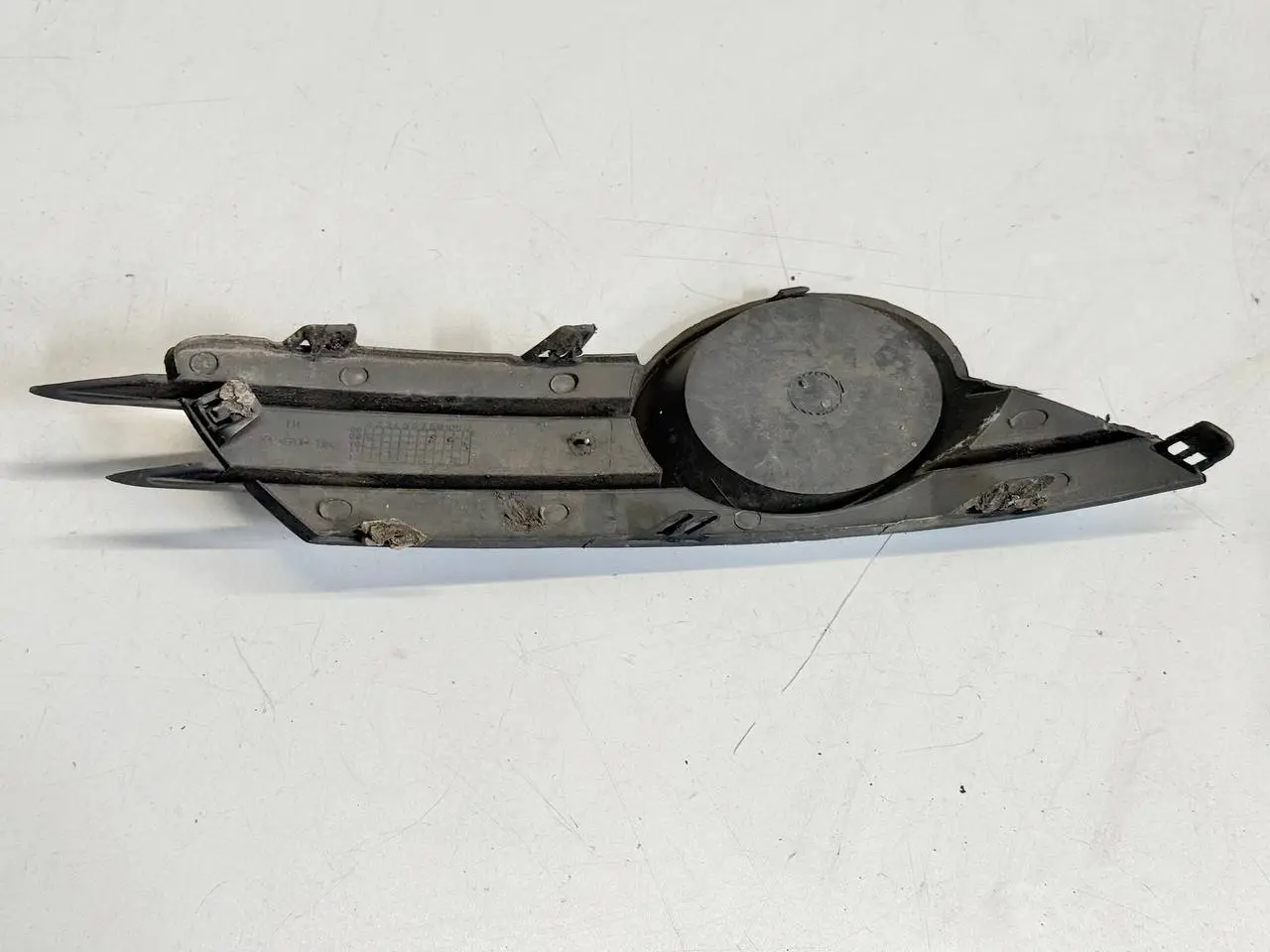 Abdeckung Verkleidung Blende Stoßstange vorne Opel Corsa-D 1.4L 2008 13211480