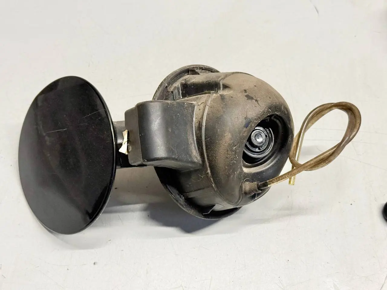 Tankdeckel Verschlussklappe Golf Plus VW Golf Plus 2006 5M1 1,6 FSI 1K0010462E