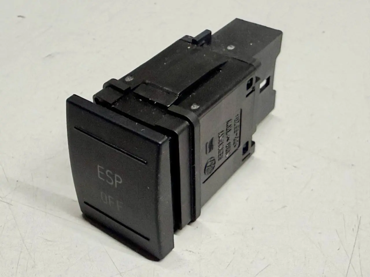 ESP Schalter Stabilitätskontrolle Taster Polo VW Polo 9N3 1,2L 2009 6Q0927134A
