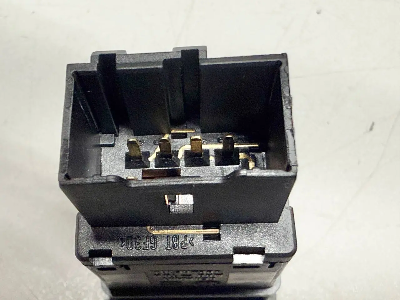 ESP Schalter Stabilitätskontrolle Taster Polo VW Polo 9N3 1,2L 2009 6Q0927134A