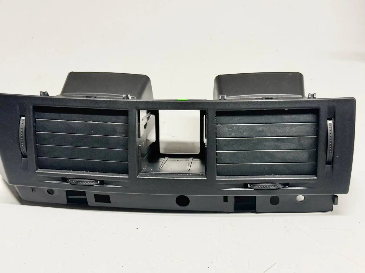 Lüftungsdüsen Mitte mit Warnblinkschalter und Opel MERIVA-A 1.4L 2005 13107741