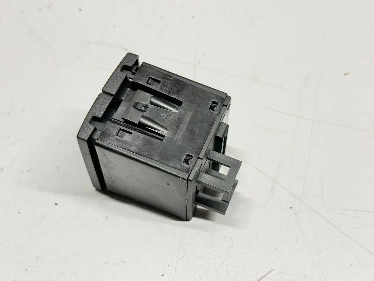 Warnblinkschalter Umschalter Opel MERIVA-A 1.4L 2005 93332970