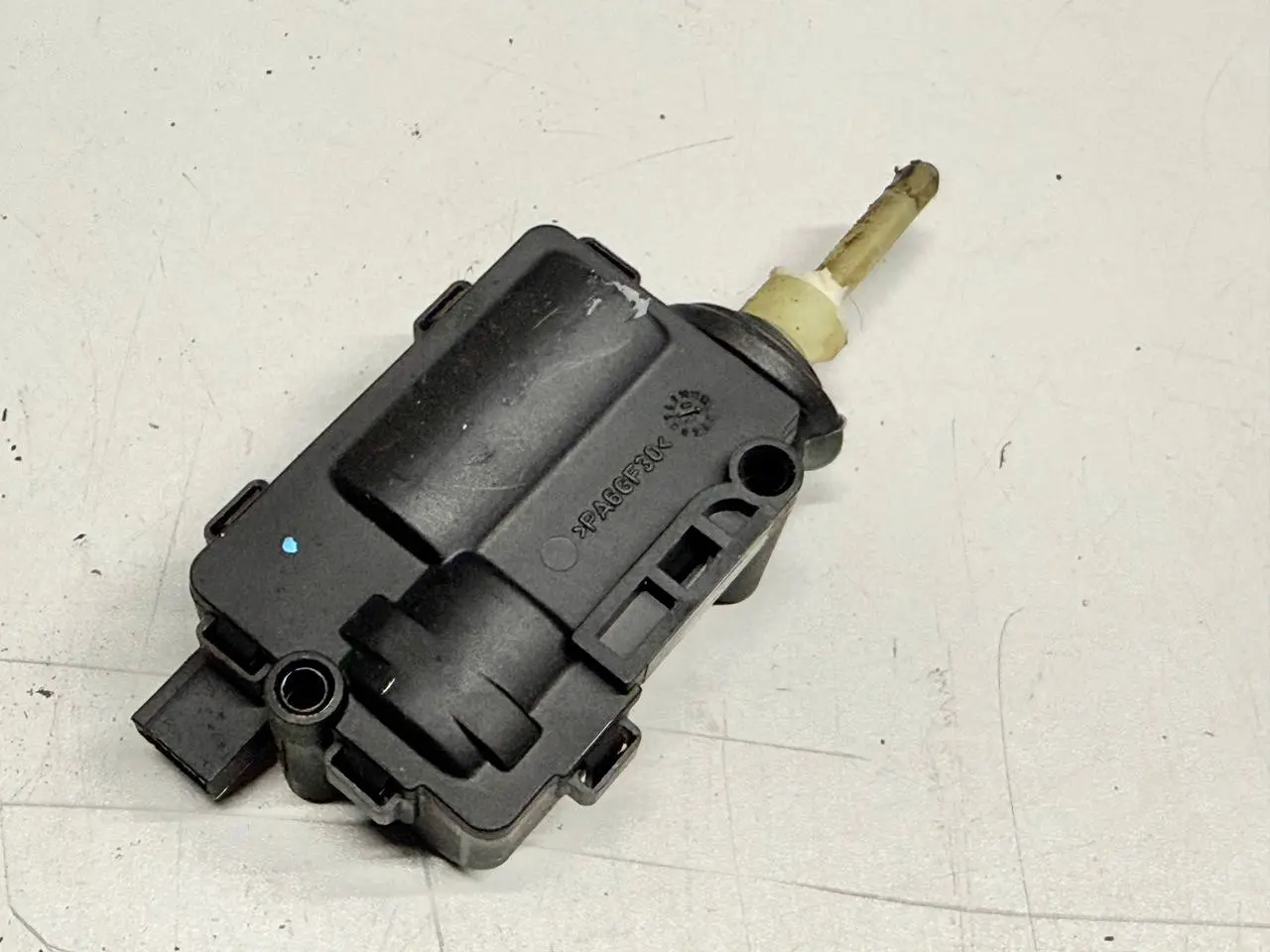 Stellmotor ZV Tankklappe Opel MERIVA-A 1.4L 2005 13120789