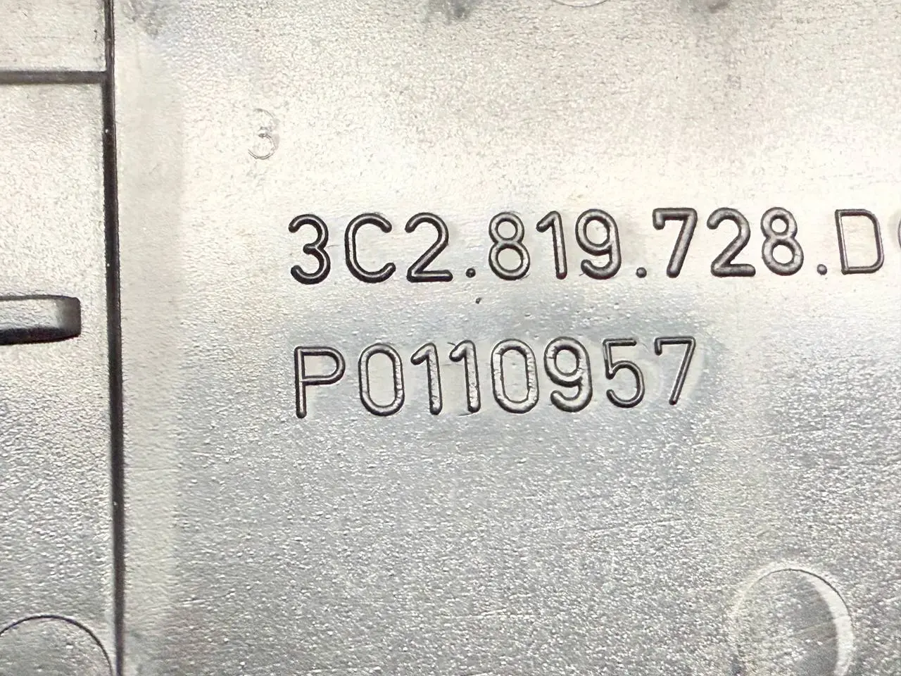 Lüftungsdüse Luftausströmer Mitte vorne VW Passat 3C Limo 1.9L TDI 3C2819728D