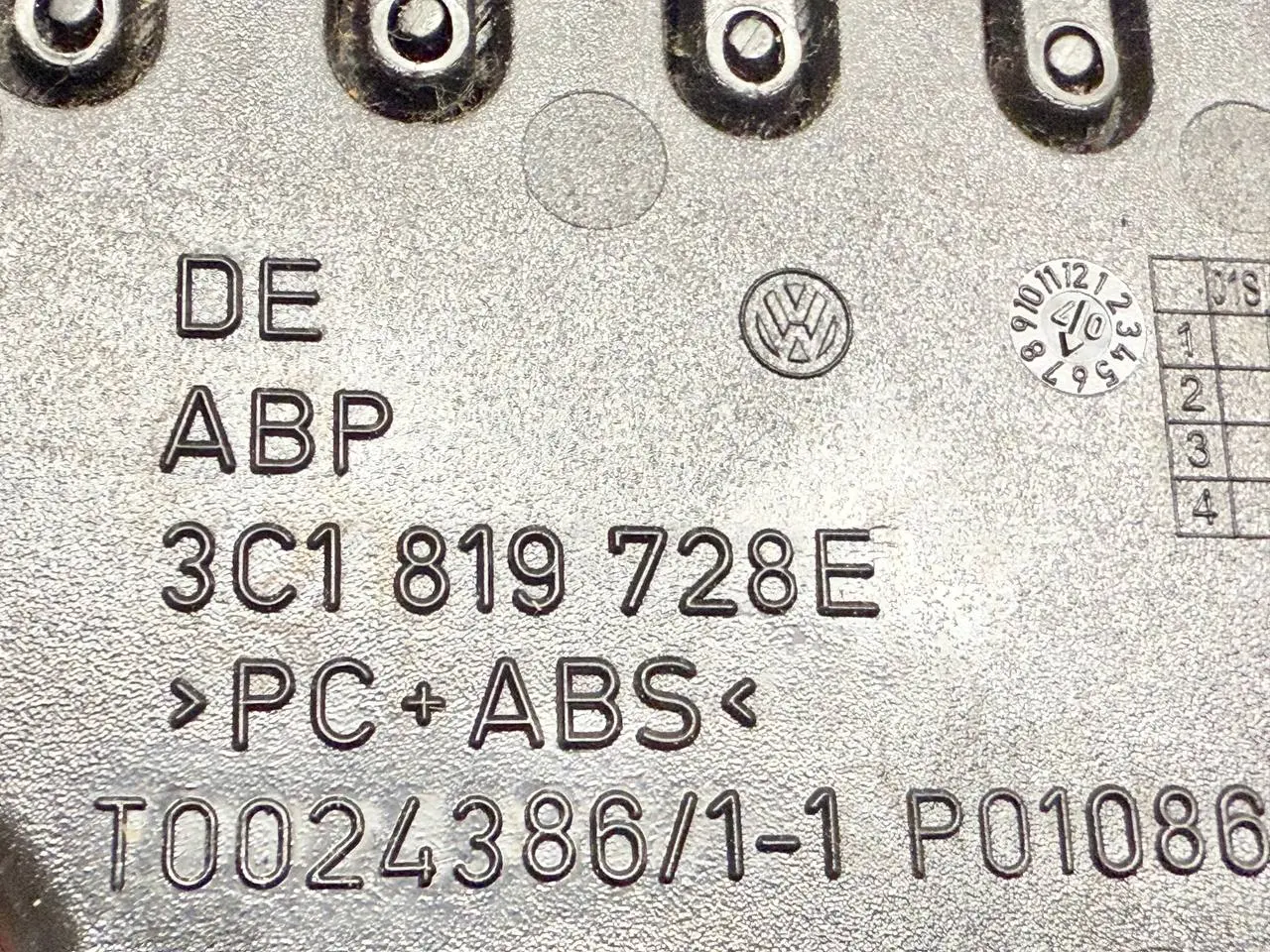 Lüftungsdüse Luftausströmer Mitte vorne VW Passat 3C Limo 1.9L TDI 3C2819728D