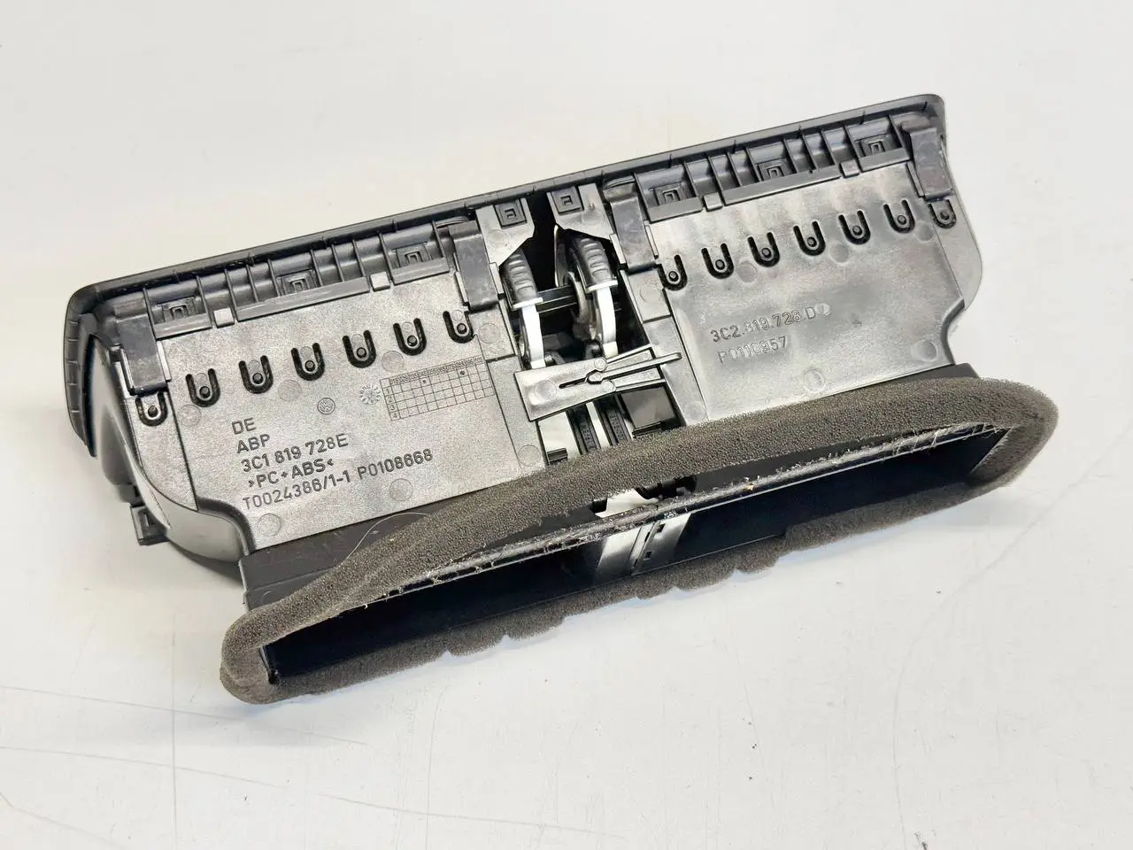 Lüftungsdüse Luftausströmer Mitte vorne VW Passat 3C Limo 1.9L TDI 3C2819728D