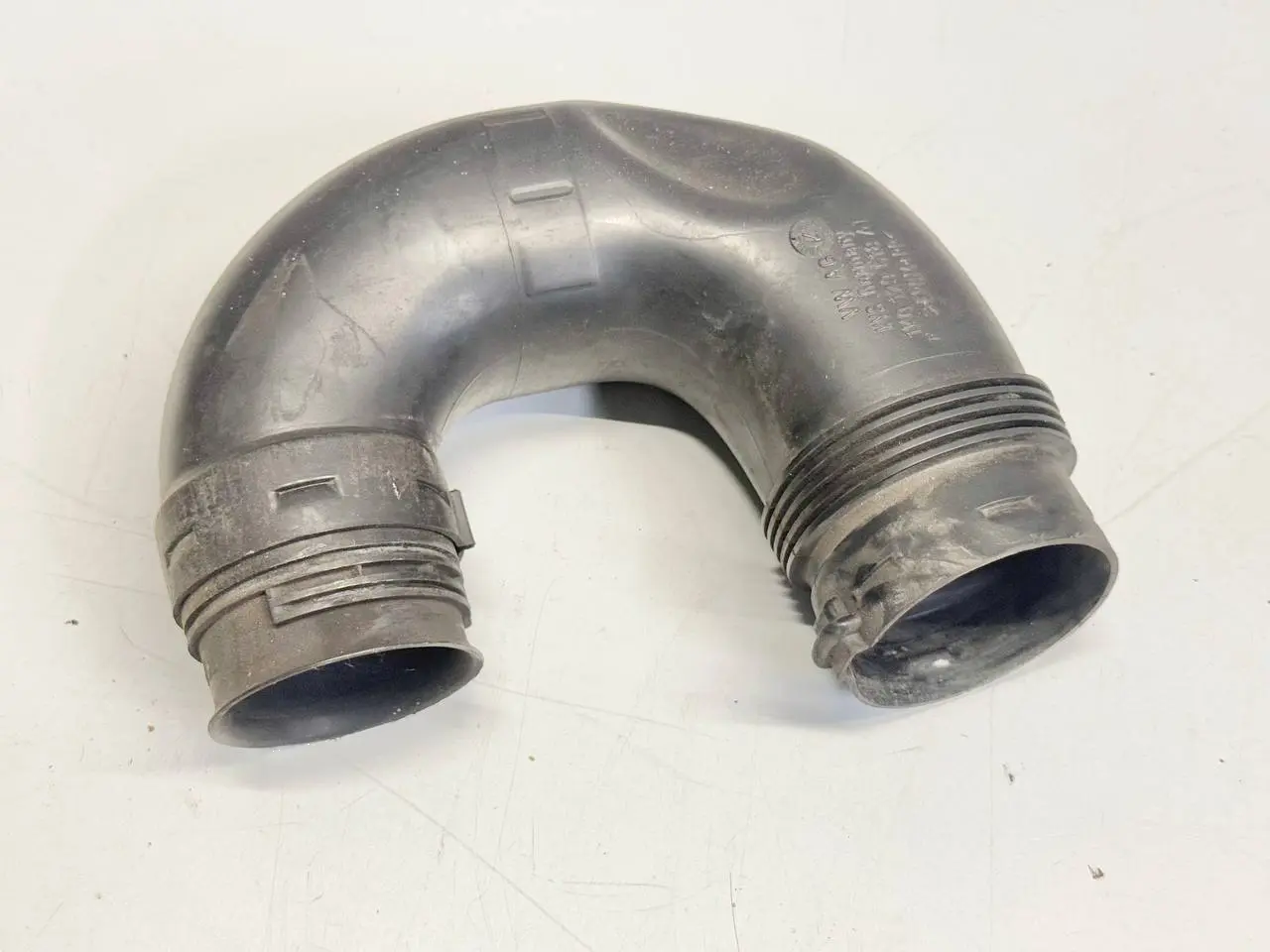 Ansaugrohr Luftführung Ladeluftrohr für VW Passat 3C Limo 1.9L TDI 1K0129618AT