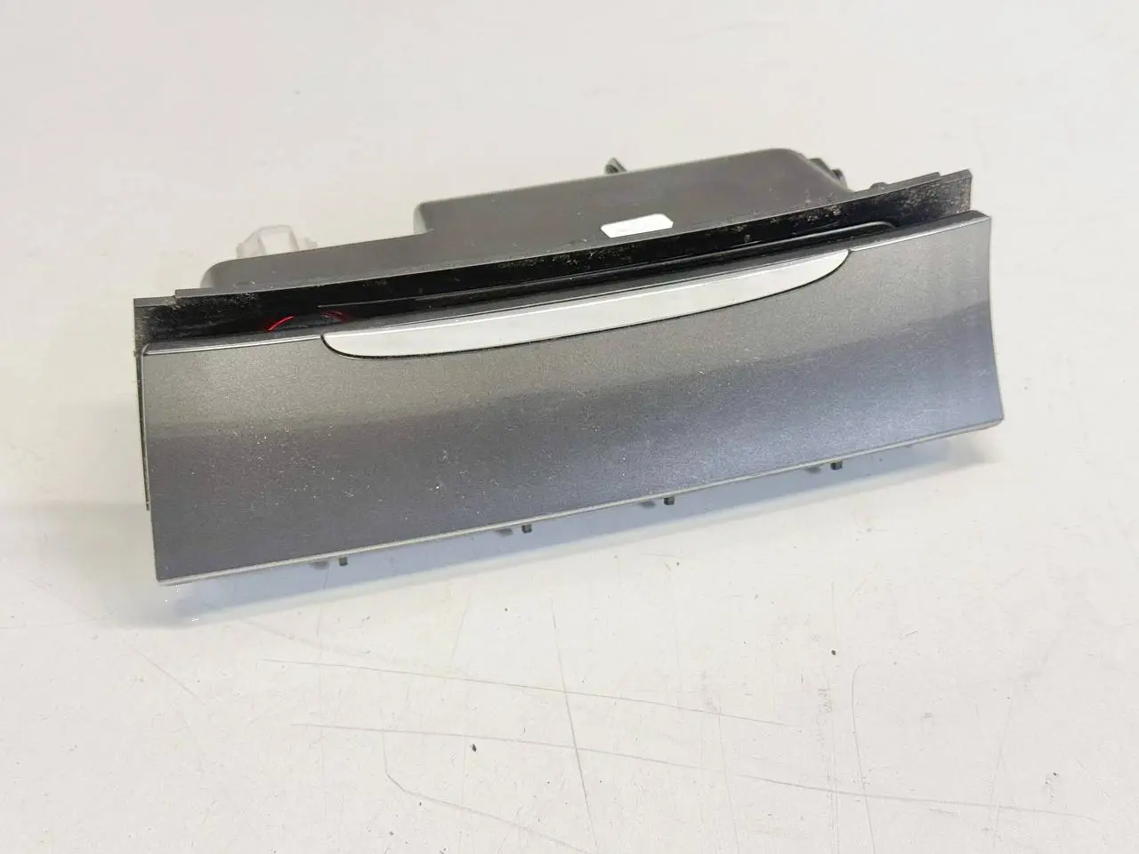Aschenbecher Mittelkonsole Ablagefach VW Passat 3C Limo 1.9L TDI 3C0863284