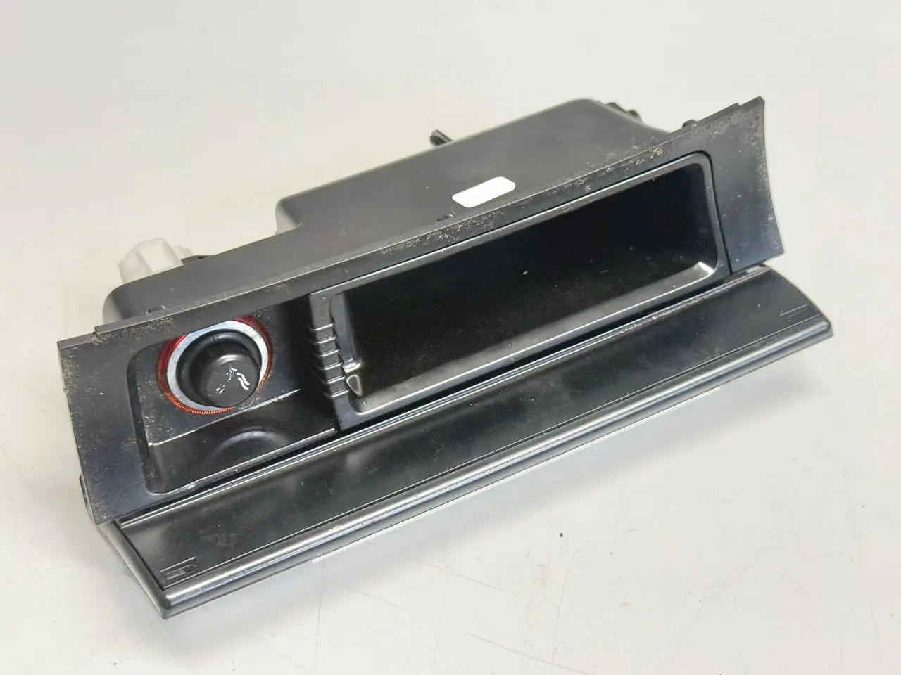 Aschenbecher Mittelkonsole Ablagefach VW Passat 3C Limo 1.9L TDI 3C0863284