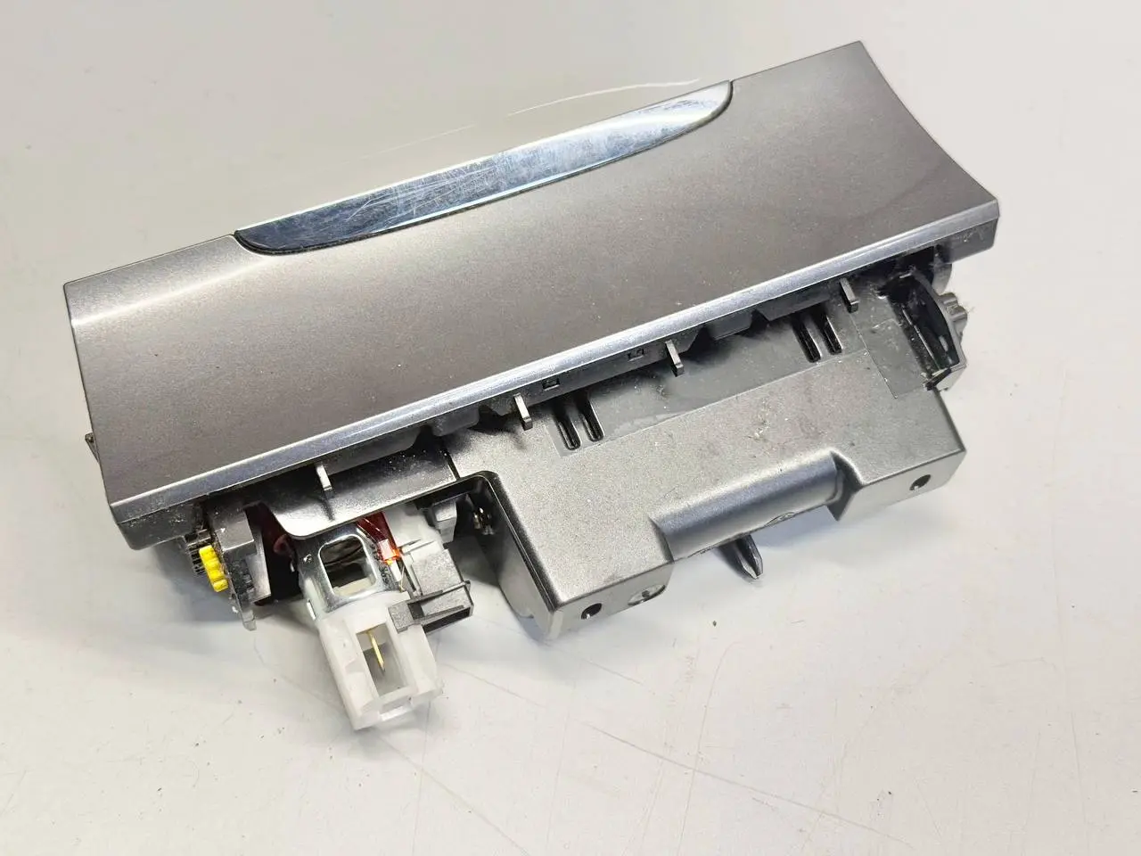 Aschenbecher Mittelkonsole Ablagefach VW Passat 3C Limo 1.9L TDI 3C0863284