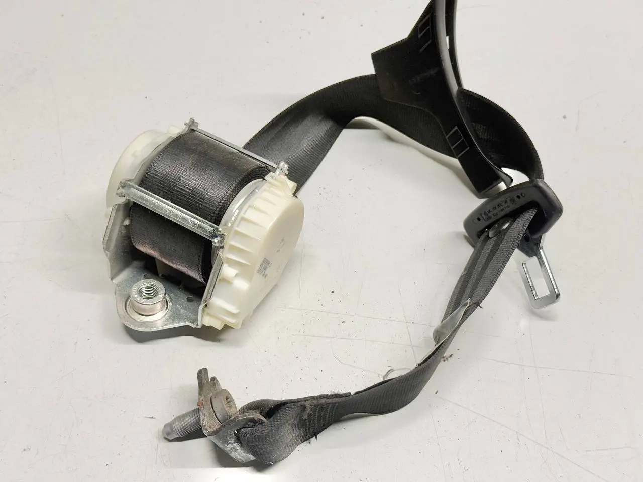 Sicherheitsgurt Gurtstraffer Gurtschloss VW Passat 3C Limo 1.9L TDI 3C0857806G