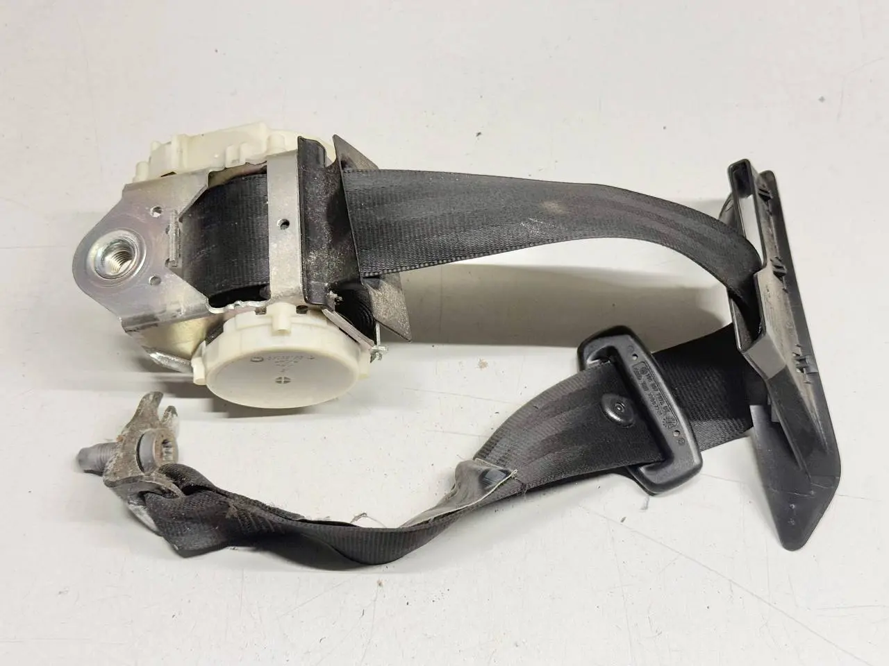 Sicherheitsgurt Gurtstraffer Gurtschloss VW Passat 3C Limo 1.9L TDI 3C0857806G