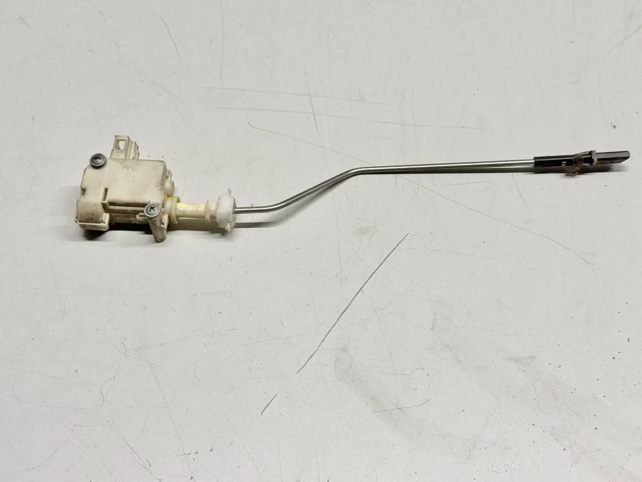 Stellmotor Tankklappe VW Passat 3C Limo 1.9L TDI 3C0910773
