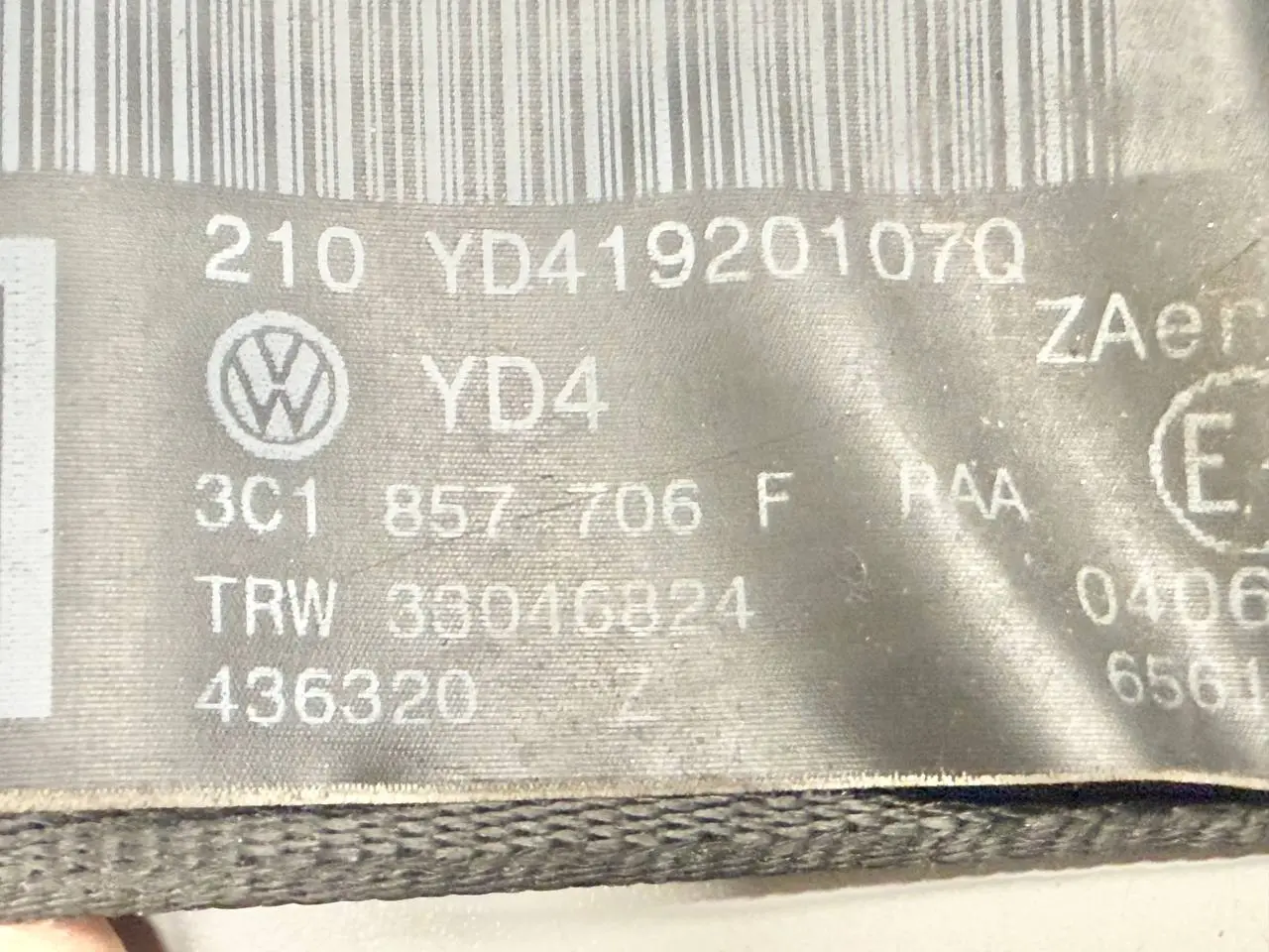 Sicherheitsgurt vorne rechts Gurtstraffer VW Passat 3C Limo 1.9L TDI 3C1857706F
