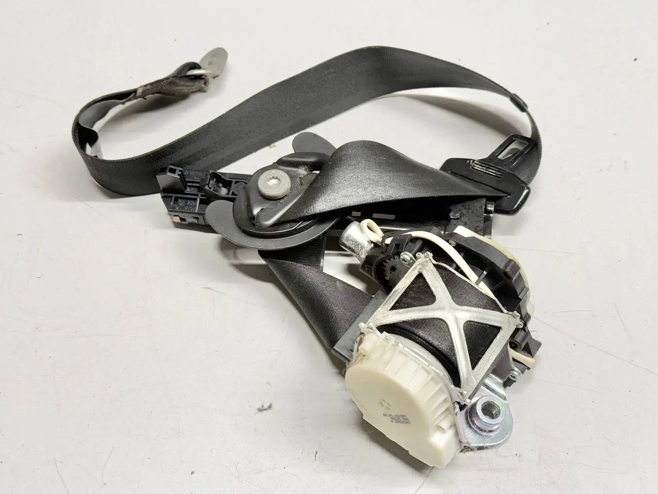 Sicherheitsgurt vorne rechts Gurtstraffer VW Passat 3C Limo 1.9L TDI 3C1857706F