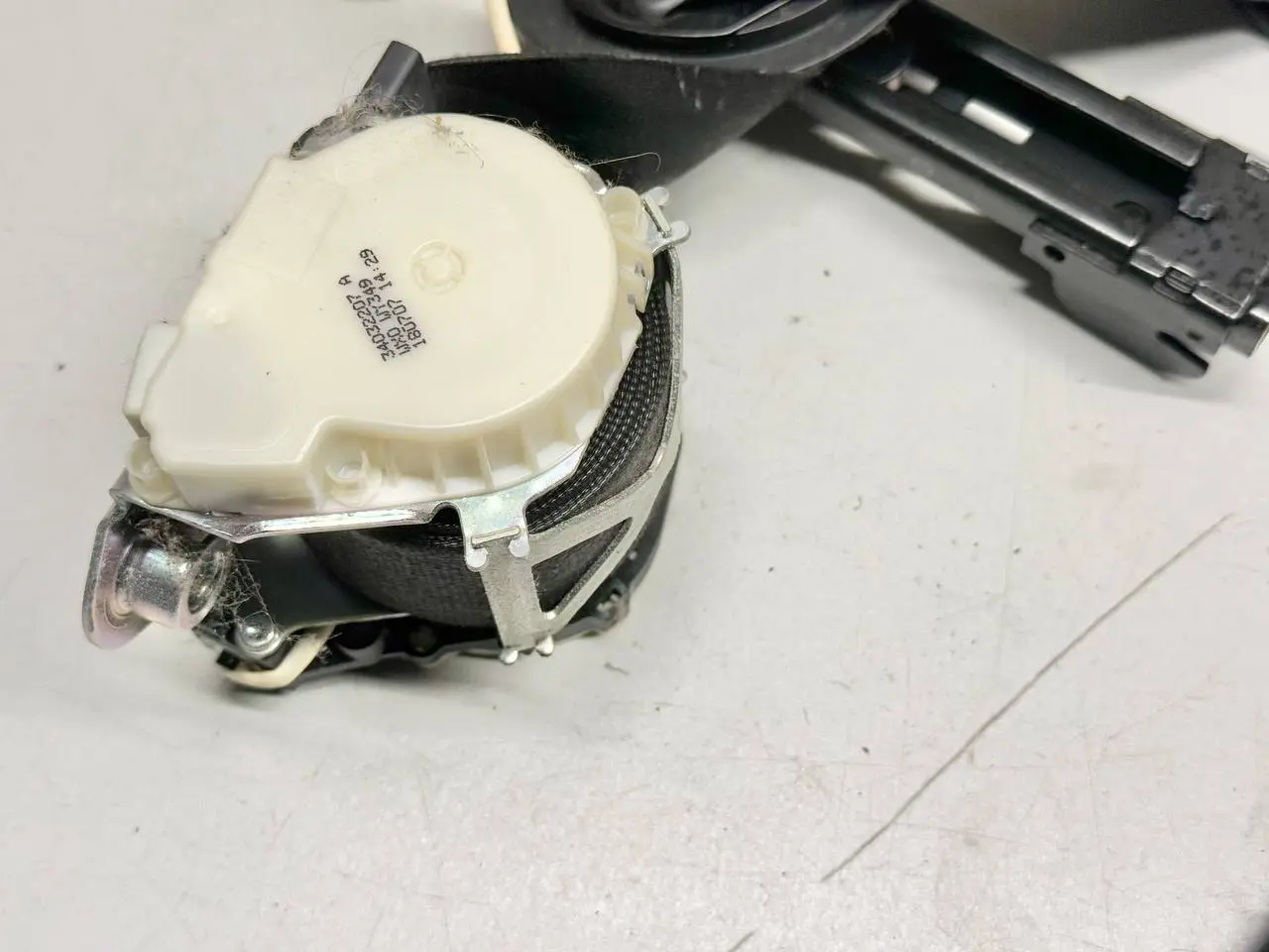 Sicherheitsgurt vorne rechts Gurtstraffer VW Passat 3C Limo 1.9L TDI 3C1857706F