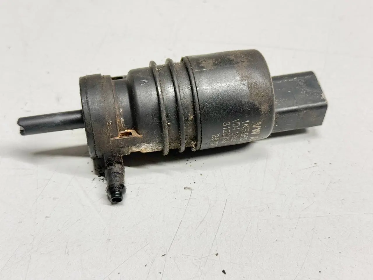 Wischwasserpumpe Waschwasserpumpe Golf 5 VW Passat 3C Limo 1.9L TDI 1K5955651