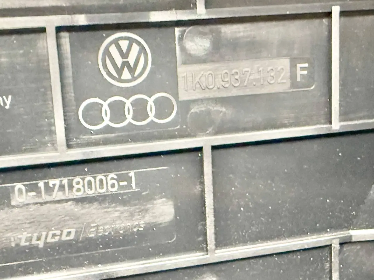 Deckel für Sicherungskasten Golf 5 1K1 VW Passat 3C Limo 1.9L TDI 1K0937132F