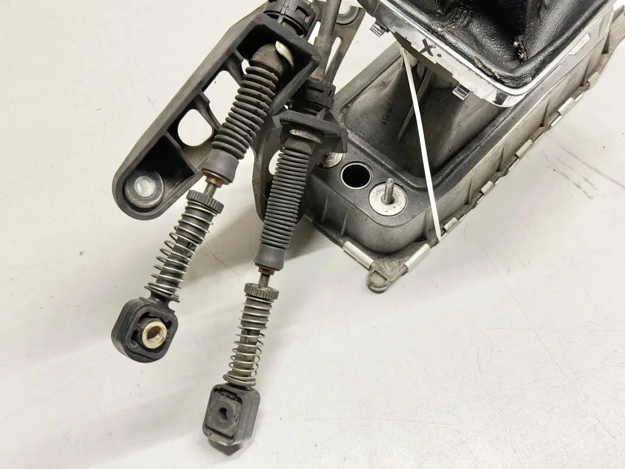 Schaltkulisse Schaltgestänge Schalthebel VW Passat 3C Limo 1.9L TDI 3C0711049L