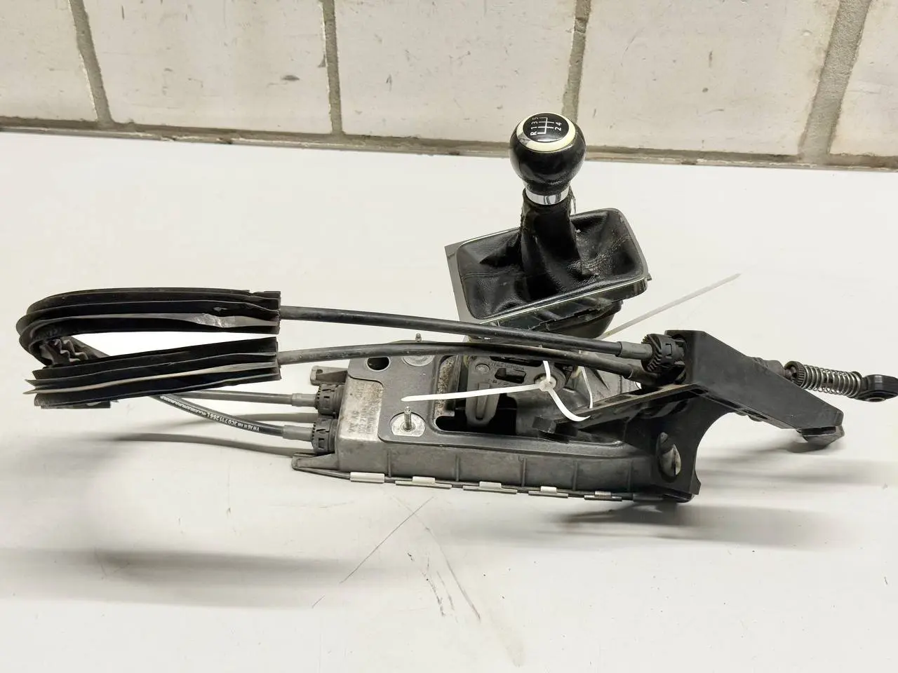 Schaltkulisse Schaltgestänge Schalthebel VW Passat 3C Limo 1.9L TDI 3C0711049L