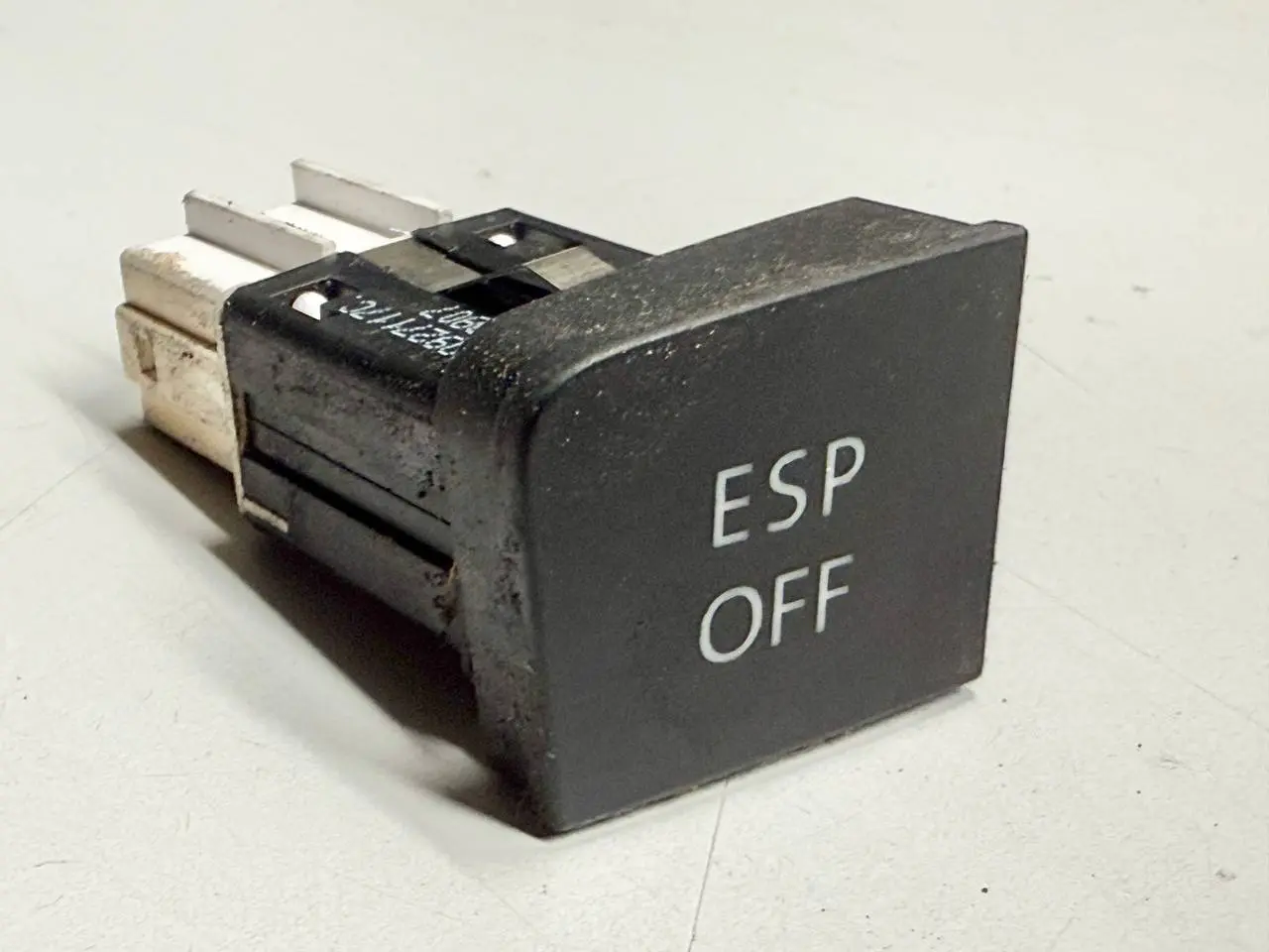 Taster ESP OFF Knopf Passat 3C Limo 1.9L VW Passat 3C Limo 1.9L TDI 3C0927117C