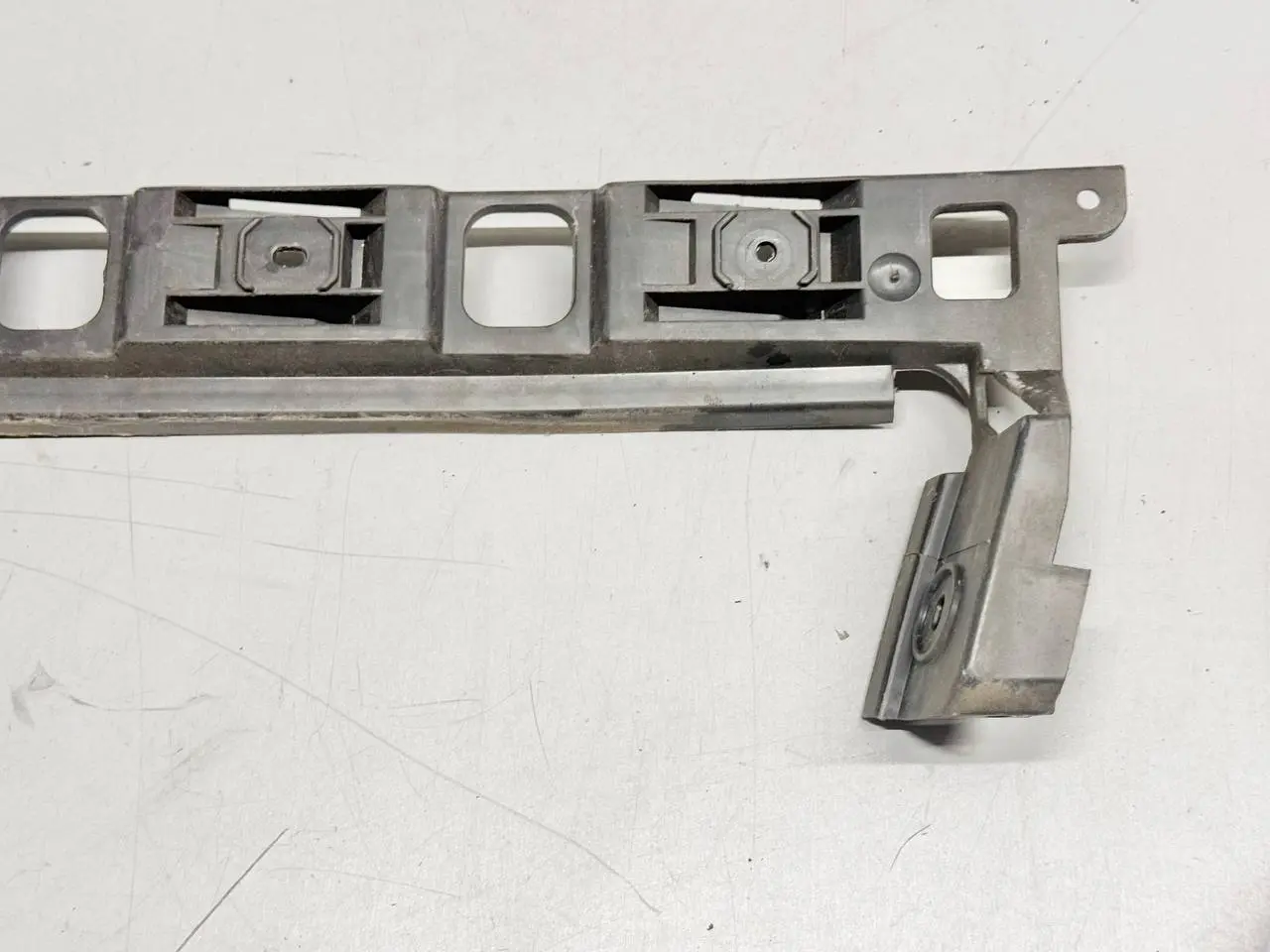 Hinterer Stoßstangenhalter links/rechts VW Passat 3C Limo 1.9L TDI 3C5807393