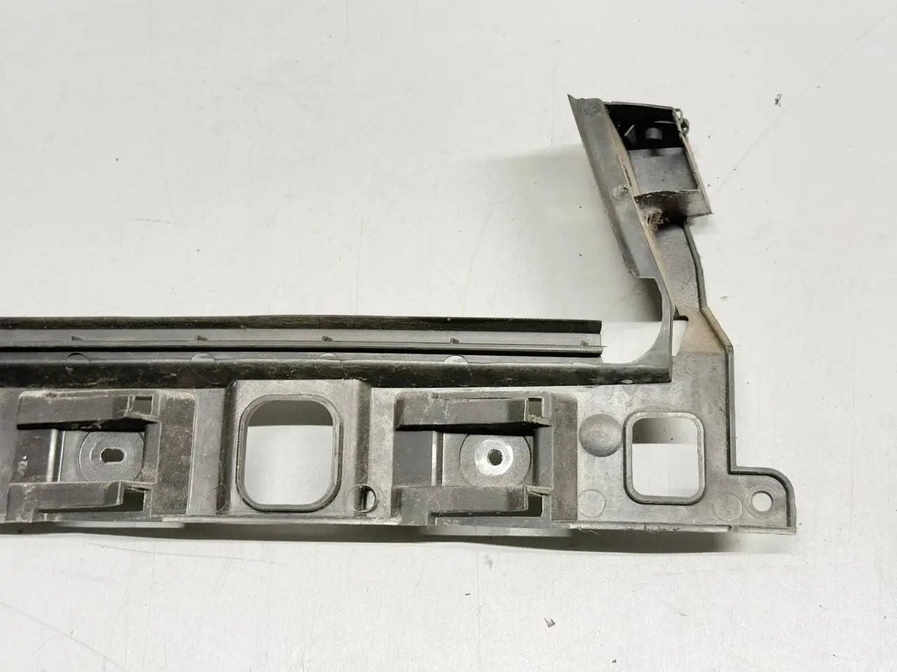 Hinterer Stoßstangenhalter links/rechts VW Passat 3C Limo 1.9L TDI 3C5807393