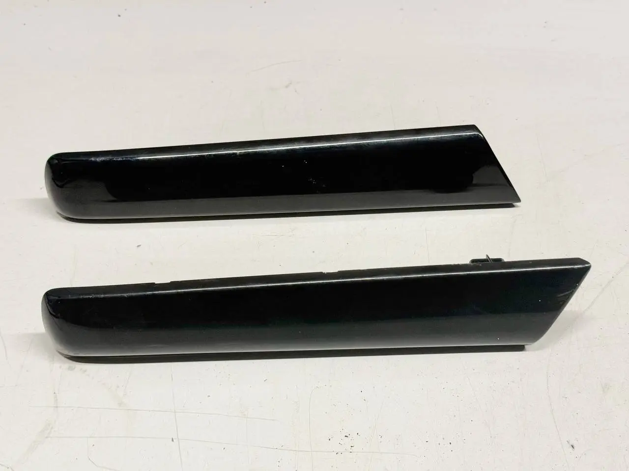 Abdeckung und Blende für Türinnengriff vorne Opel Corsa-D 1.4L 2008 13234241