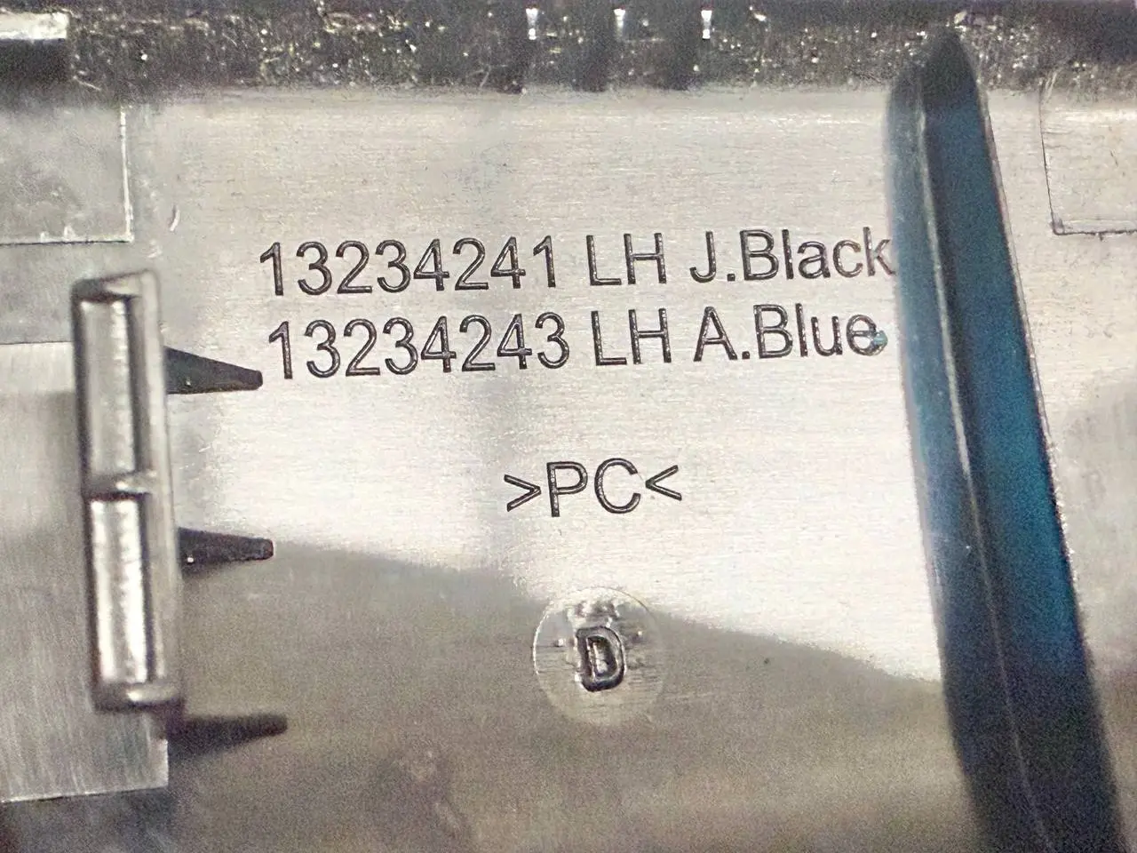 Abdeckung und Blende für Türinnengriff vorne Opel Corsa-D 1.4L 2008 13234241