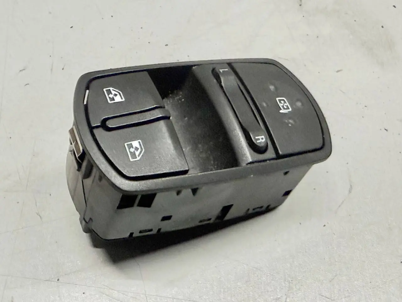 Fensterheber Schalter elektrisch vorne links Opel Corsa-D 1.4L 2008 13258521
