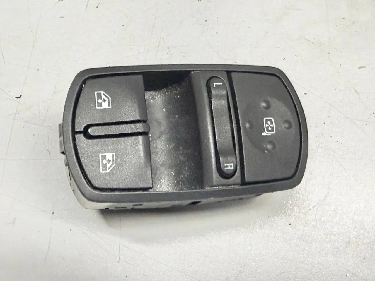 Fensterheber Schalter elektrisch vorne links Opel Corsa-D 1.4L 2008 13258521