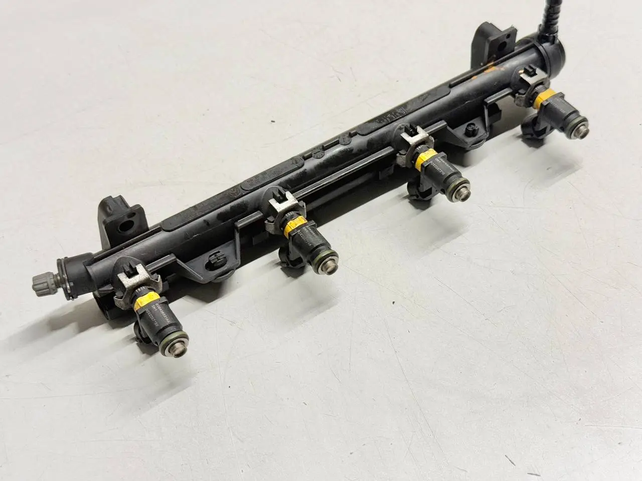 Kraftstoffverteiler SKODA Roomster/Fabia 5J0 1.4 2010 836133319BT