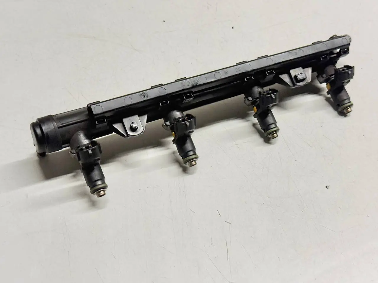 Kraftstoffverteiler SKODA Roomster/Fabia 5J0 1.4 2010 836133319BT