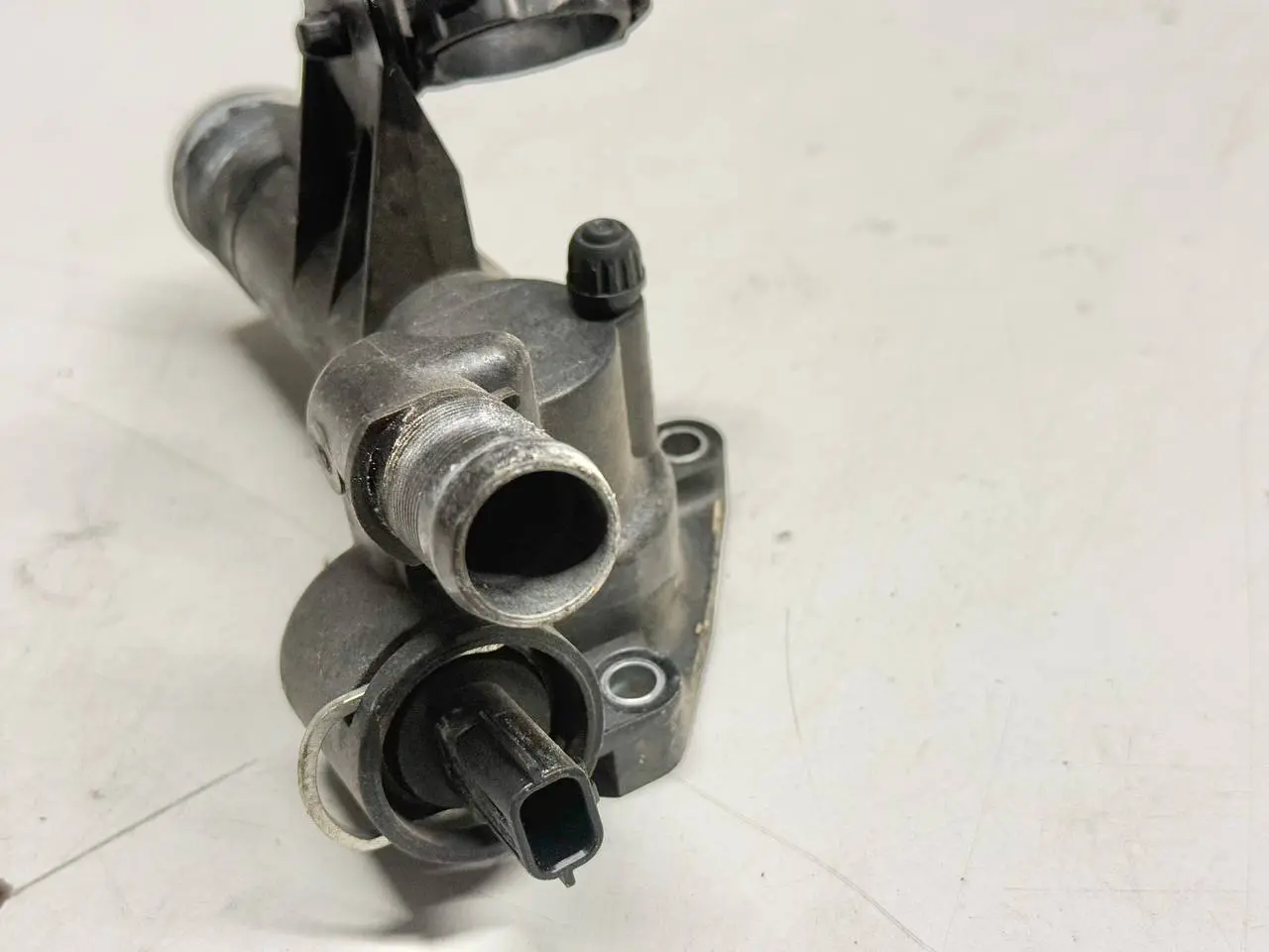 Thermostat Kuehlwasserregler Renault Modus 1,5 dCi 2012 82009543288