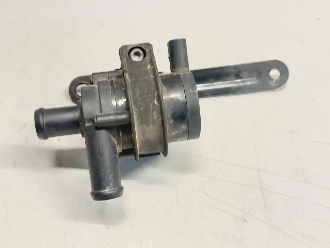 Zusatzwasserpumpe Umwälzpumpe Golf Plus VW Golf Plus 5M 1,4 TSI 2010 1K0965561F