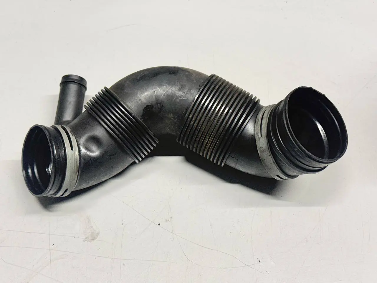 Ansaugrohr Ladeluftrohr Saugrohr Golf 5 VW Passat 3C Limo 1.9L TDI 3C0129654M