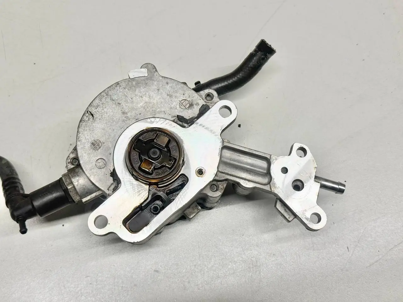 Unterdruckpumpe Passat 3C Limo Octavia 1Z5 VW Passat 3C Limo 1.9L TDI 038145209