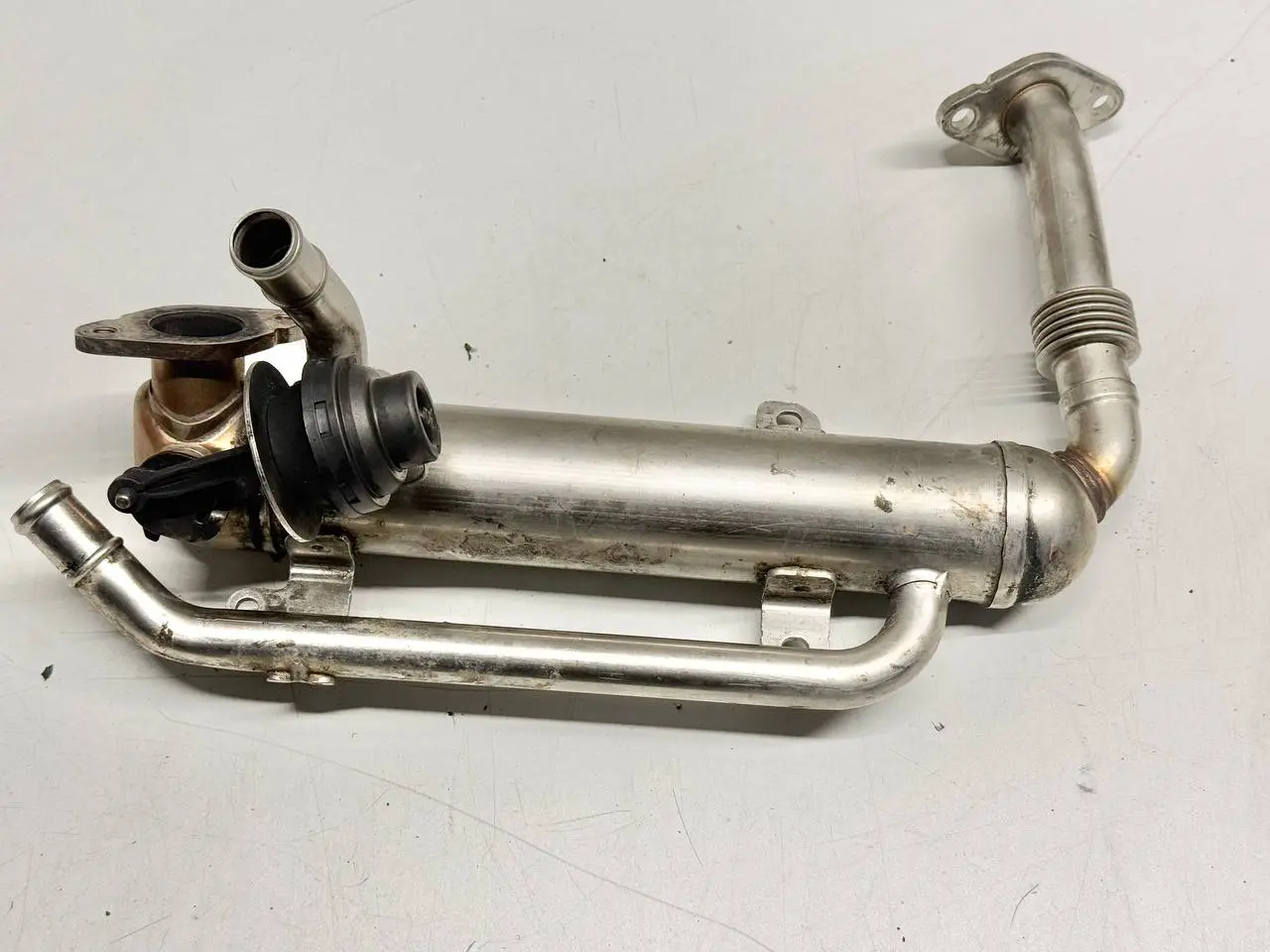 Abgaskühler AGR Kühler Abgasrückführung 5 VW Passat 3C Limo 1.9L TDI 03G131512S